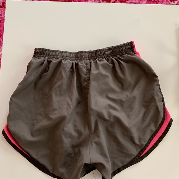 Nike shorts size small - Picture 2 of 2